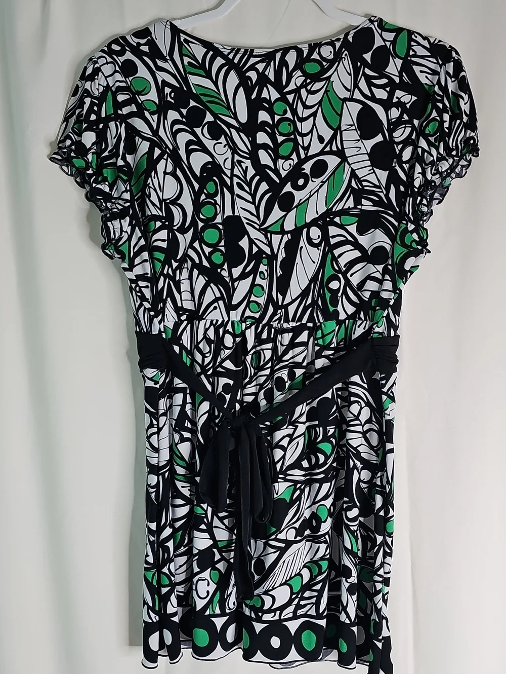 New Directions Black, White & Green V-Neck Print Top - Picture 3 of 7
